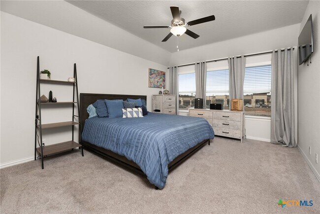 Building Photo - 2043 Cowan Dr