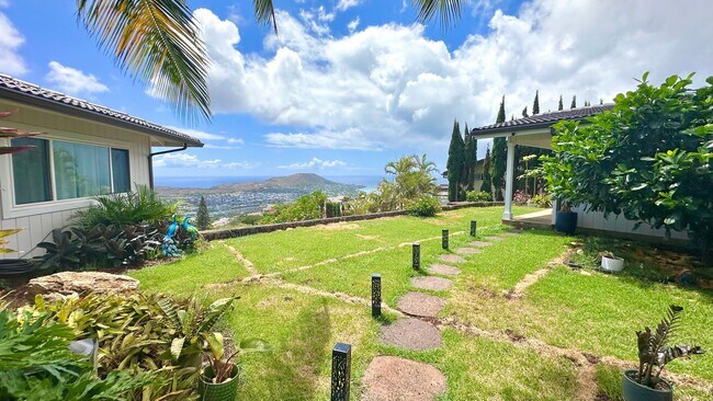 Building Photo - Fully Furnished 4 BD/3 BA Home in Mariner's Ridge!! Includes 1 Garage PRKG, W/D, Sep. Studio, & G...