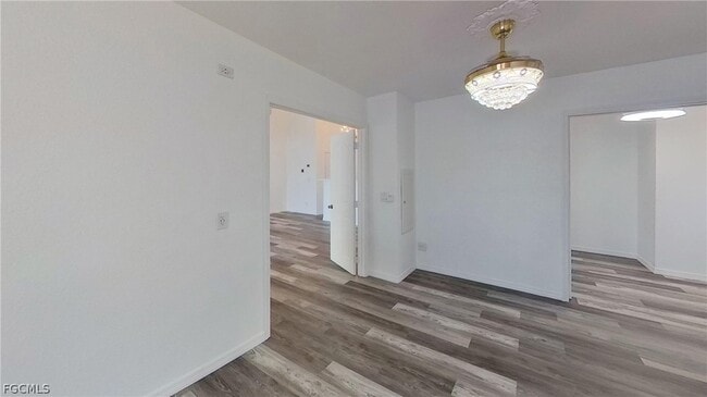 Building Photo - 546 SE 5th Ave