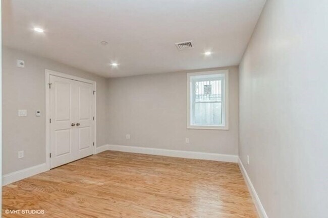 Building Photo - 111 Hutchings St