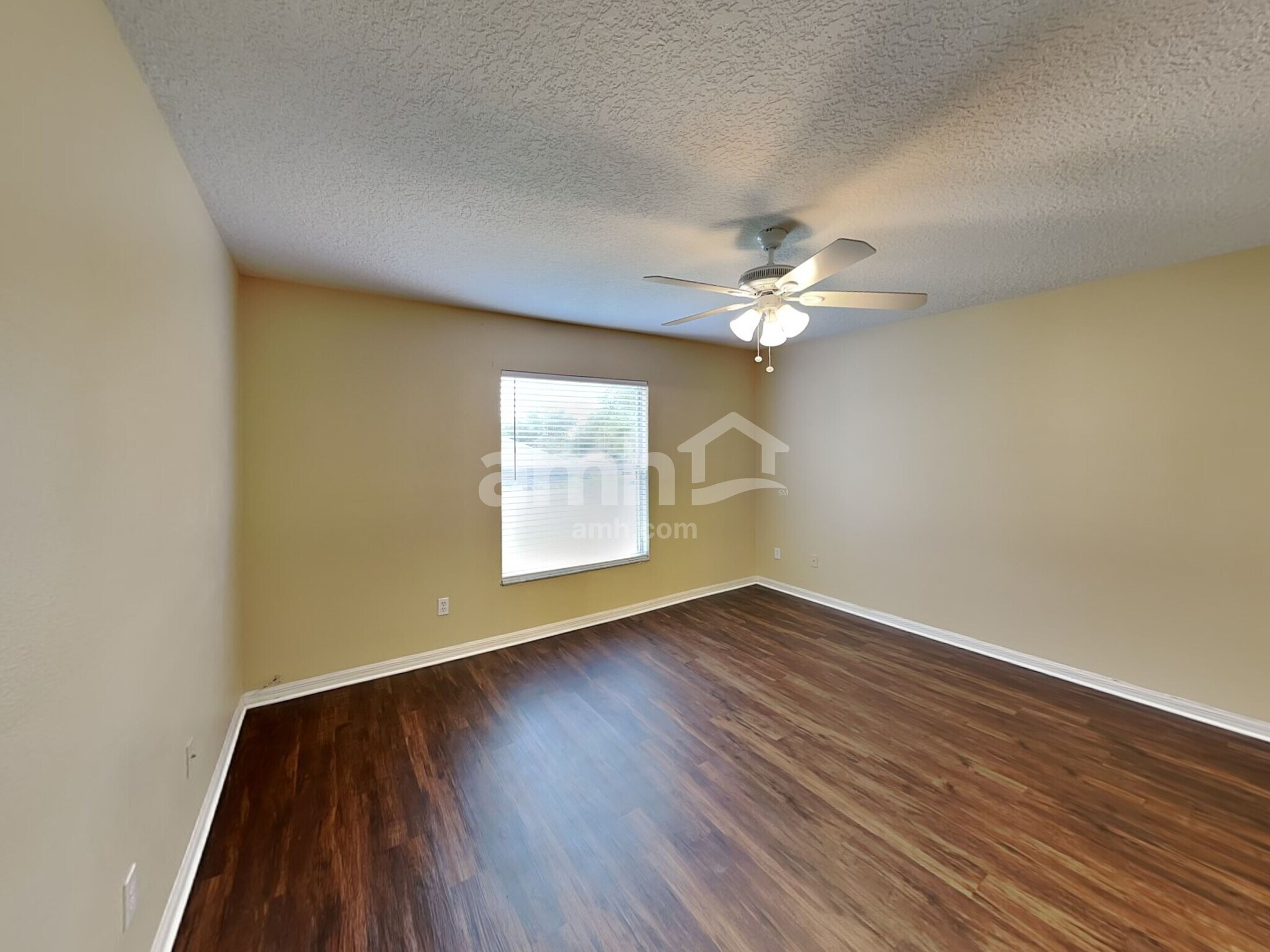Building Photo - 722 Meadow Park Dr