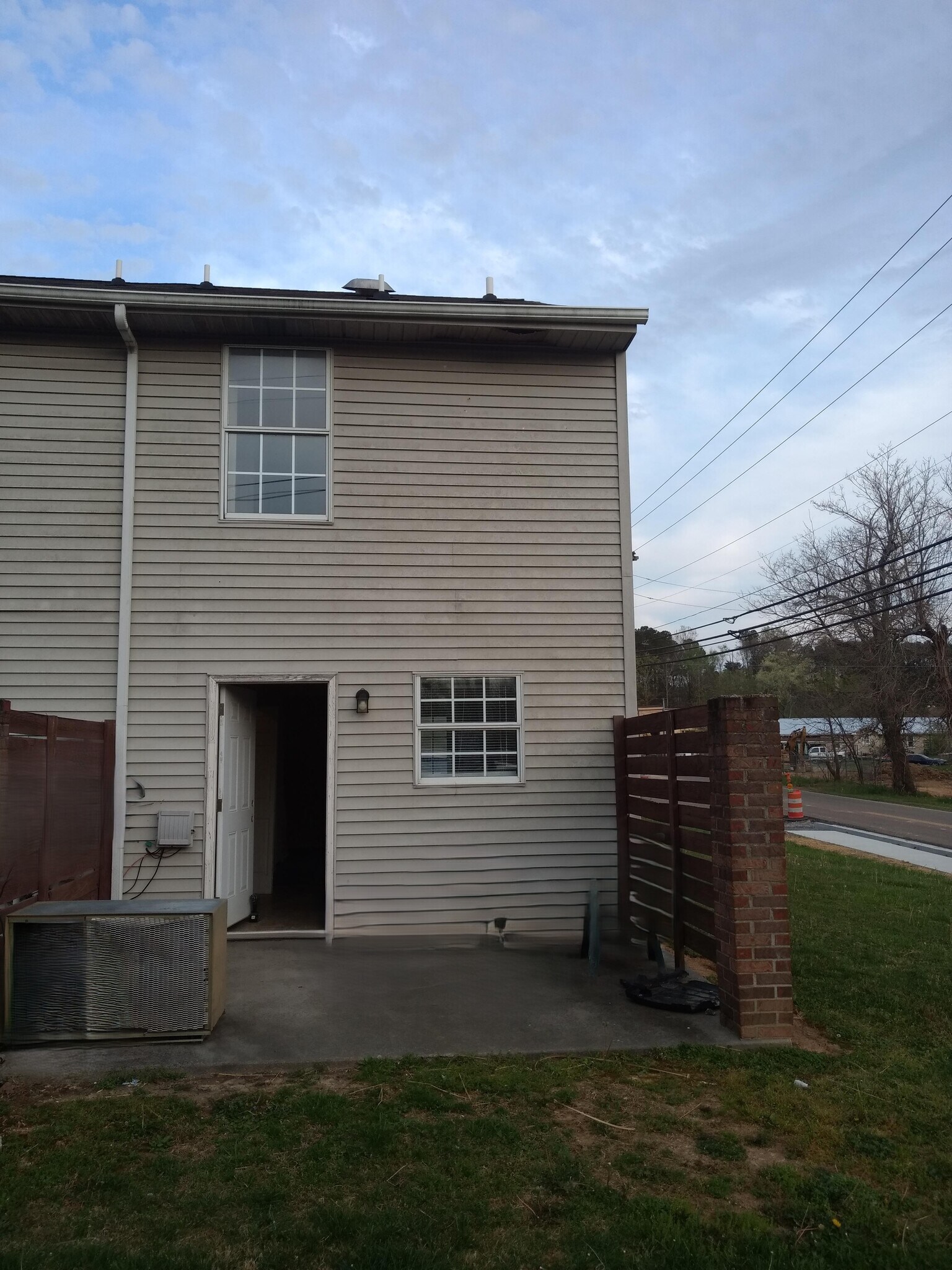 Building Photo - 2250 Spring Meadow Ln SE