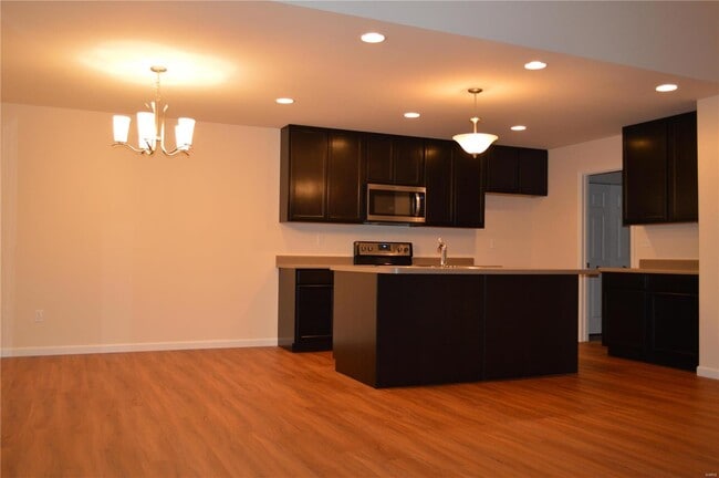 Building Photo - 526 Crystal Stream Dr