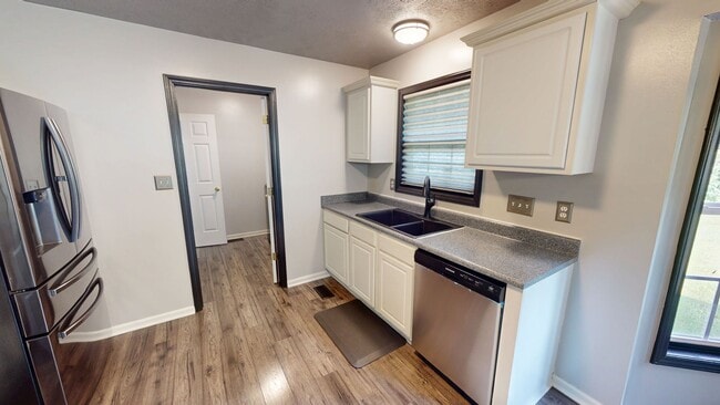 Building Photo - Updated Ranch w/ Bonus in Hope Mills!