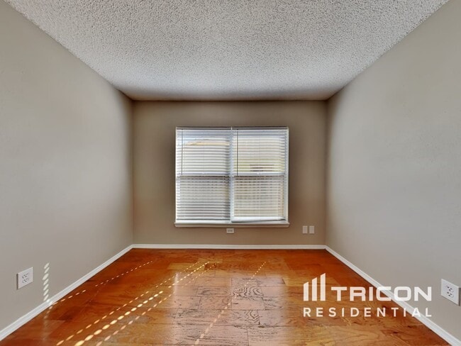 Building Photo - 4710 S Dawnmeadow Ct