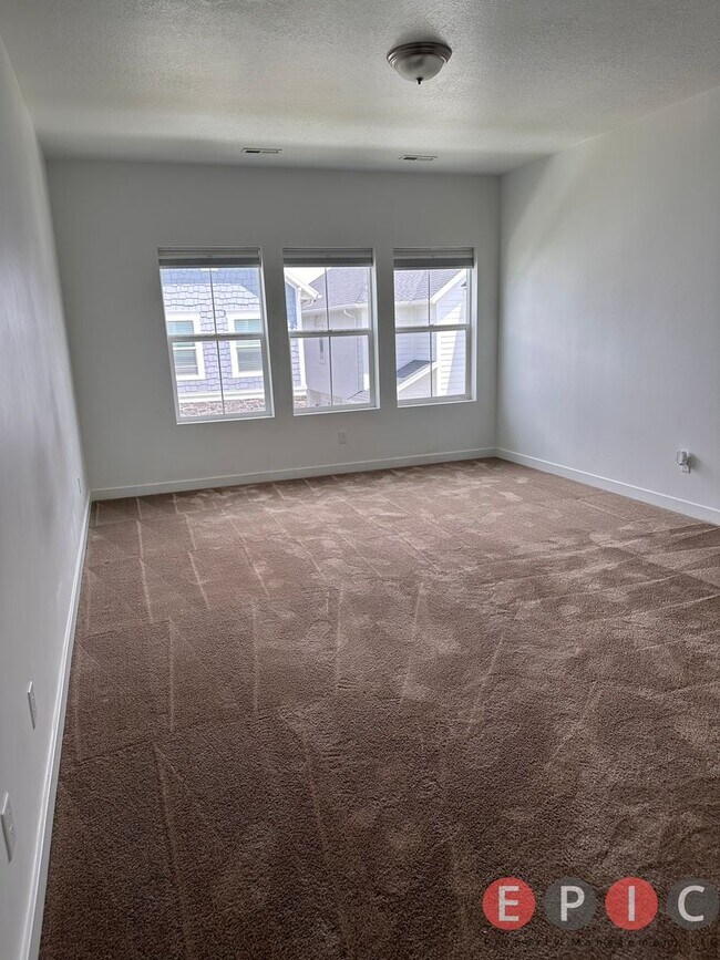 Building Photo - Beautiful Home in Lehi