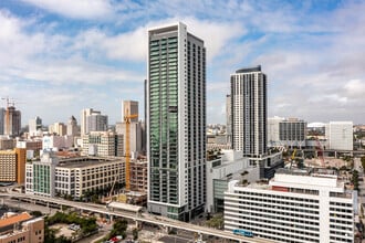 Building Photo - BEZEL MIAMI WORLDCENTER