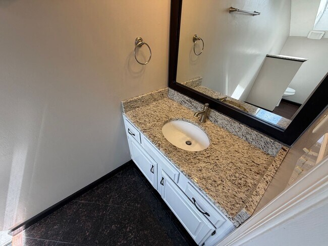 Building Photo - 502 Kempsville Greens Ct