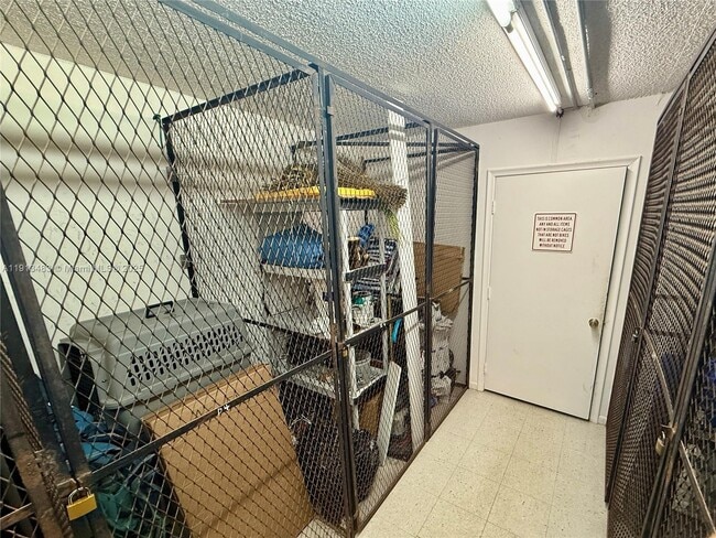 Building Photo - 4301 Martinique Cir