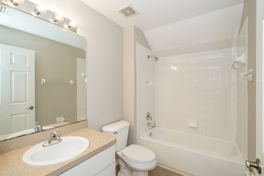 Building Photo - 3202 Shamrock Park Pl