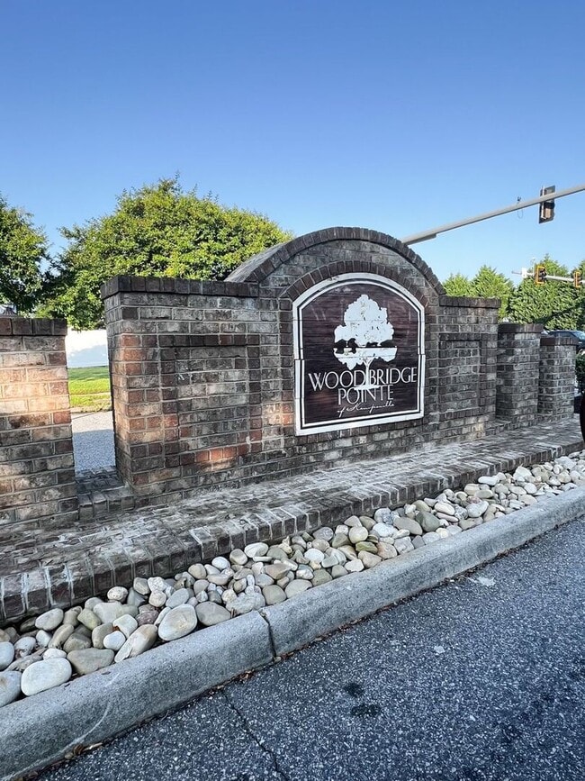 Building Photo - Your dream home is ready to welcome you wi...