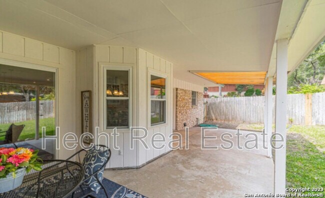 Building Photo - 157 Persia Dr