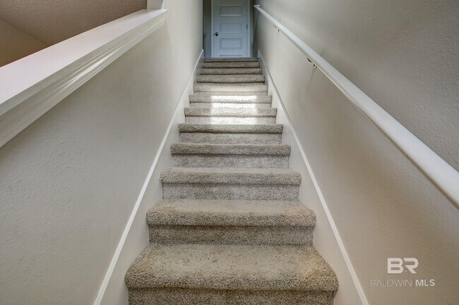 Building Photo - 6775 Spaniel Dr