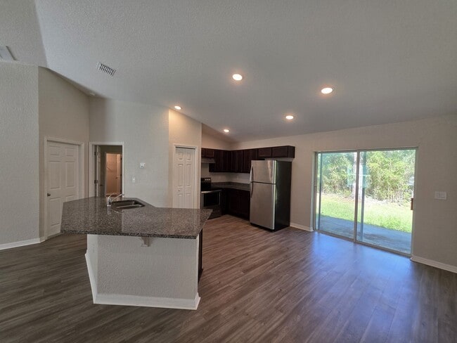 Building Photo - Charming 3 bed 2 bath in Inverness