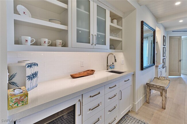Building Photo - 265 Barefoot Beach Blvd