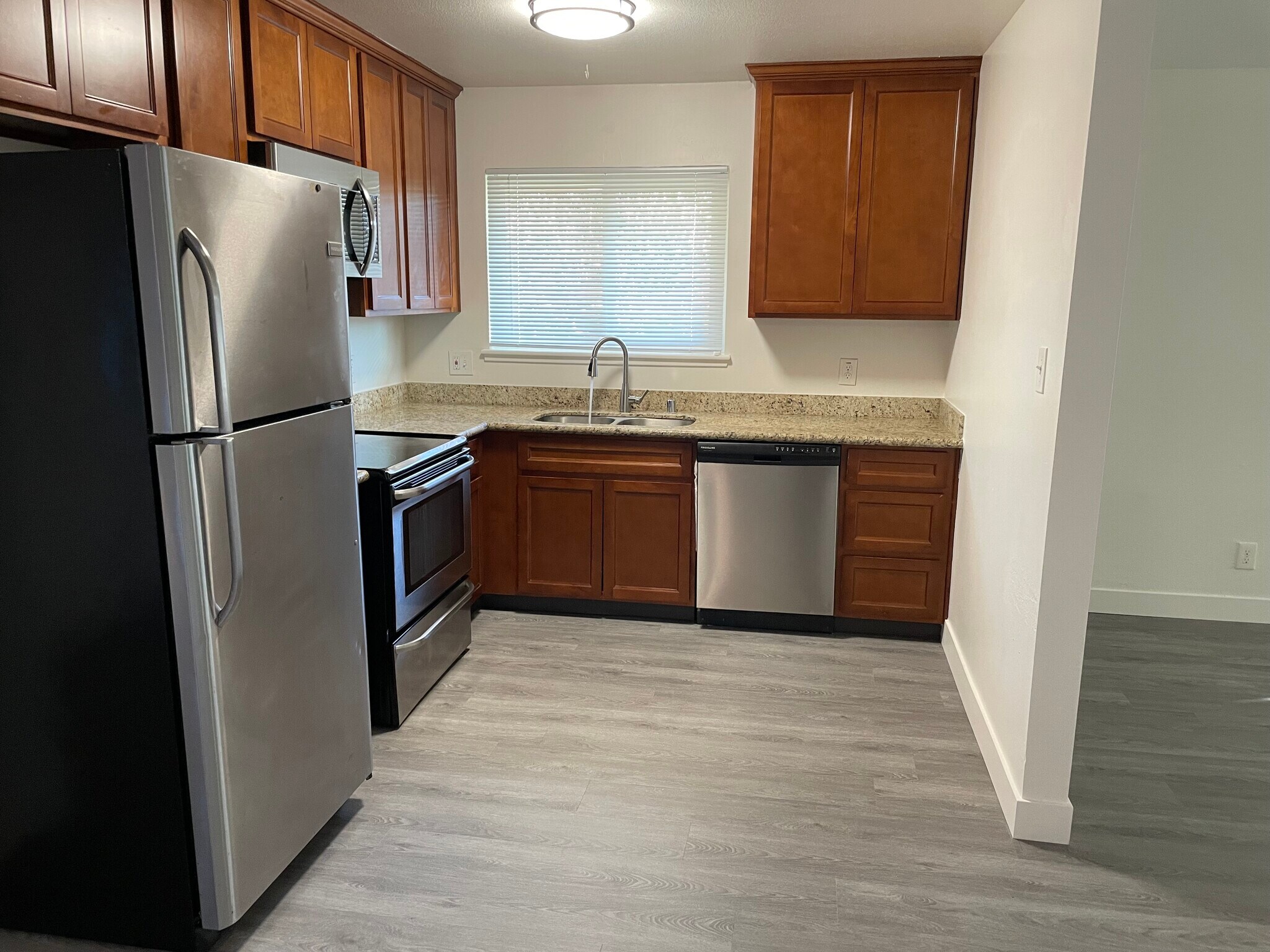 Building Photo - 1098 Wayland Ave