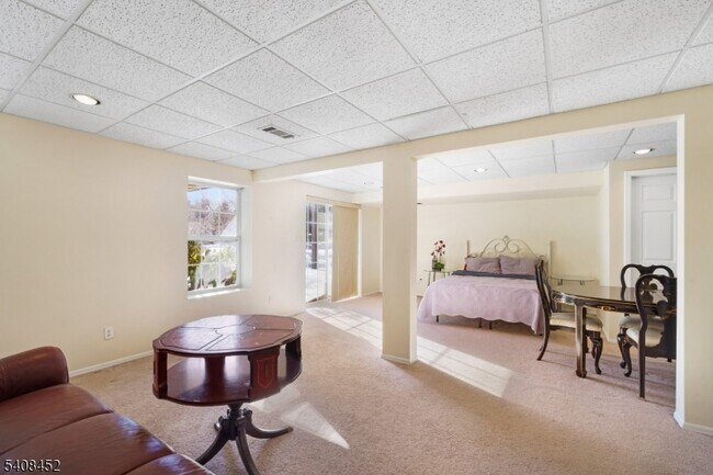 Building Photo - 12 Woodmont Dr