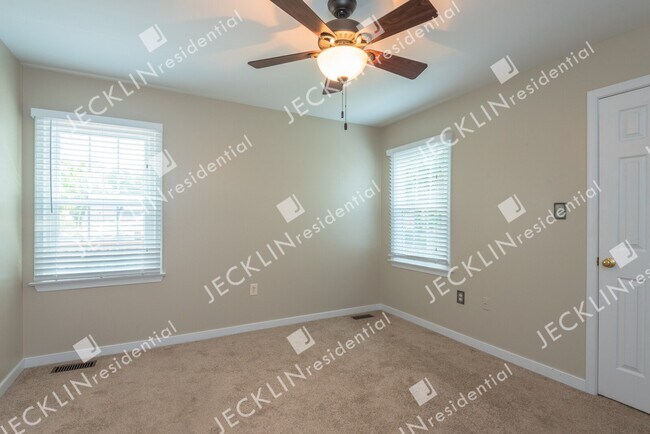Building Photo - 2329 Horsley Dr