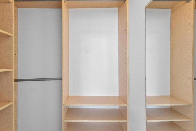 Building Photo - 2100 Greenview Shores Blvd