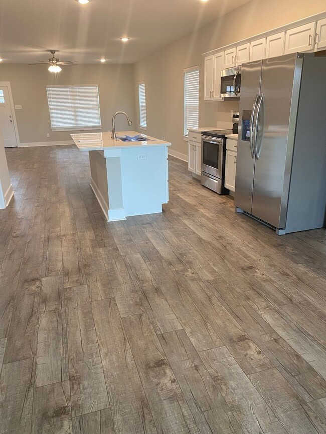 Building Photo - 3 Bedroom, 2 Bath Home in Valley View - PR...