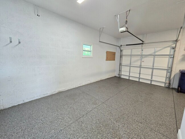 Building Photo - Charming 3-Bedroom, 2-Bath Home in Sarasota ~ Near Legacy Trail