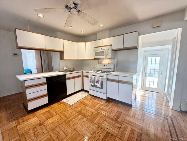 Building Photo - 518 Lindell Blvd