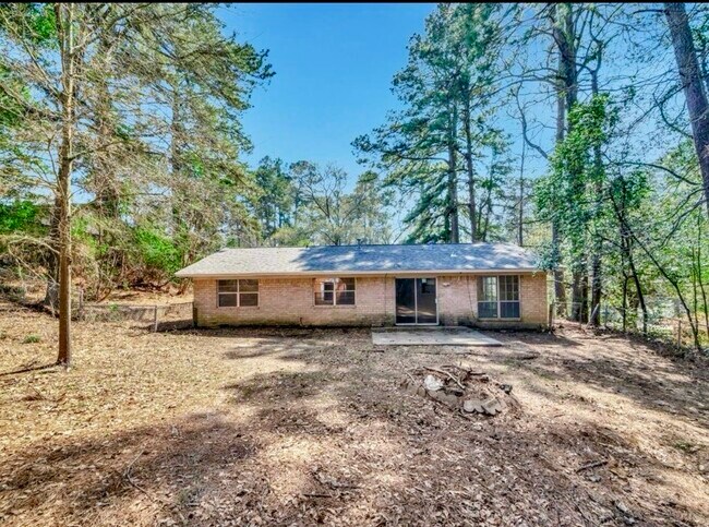 Building Photo - 1529 Shelton Dr