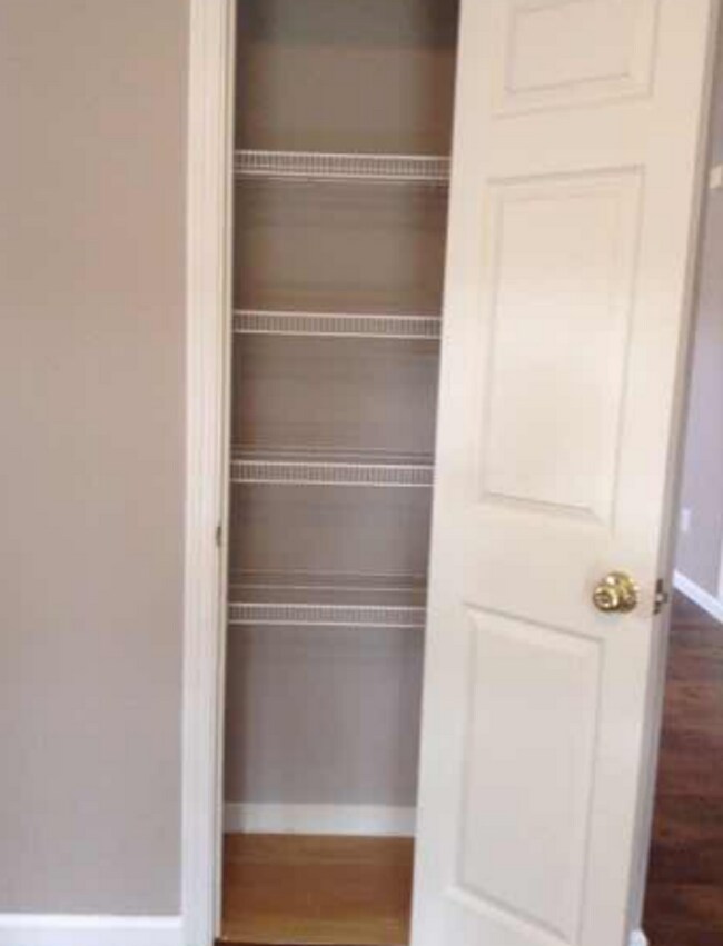 Building Photo - 3 bedroom, 2.5 bath Townhome *ASK US ABOUT OUR FALL SPECIAL*