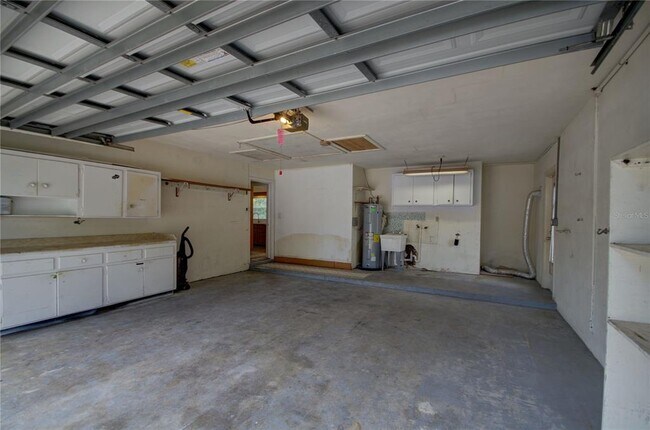 Building Photo - 904 Wellington Dr