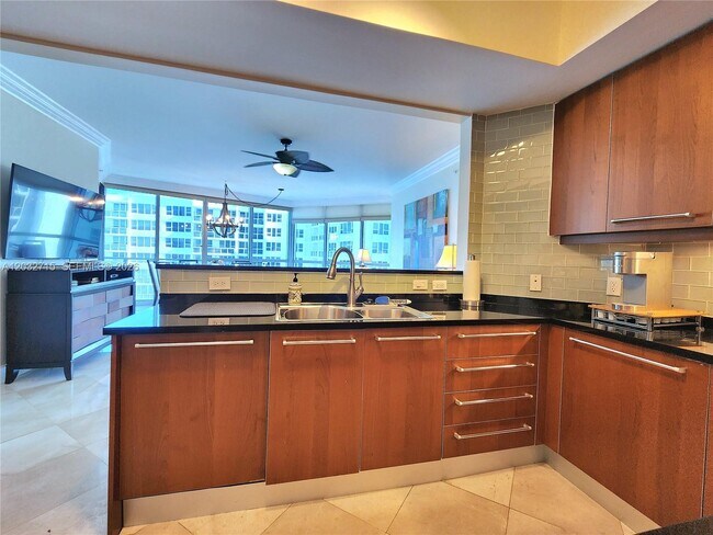 Building Photo - 3101 S Ocean Dr