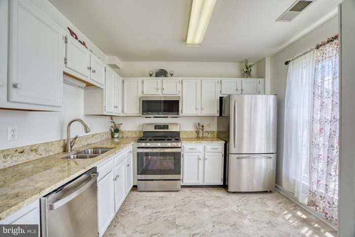 Kitchen - 8185 Halley Ct