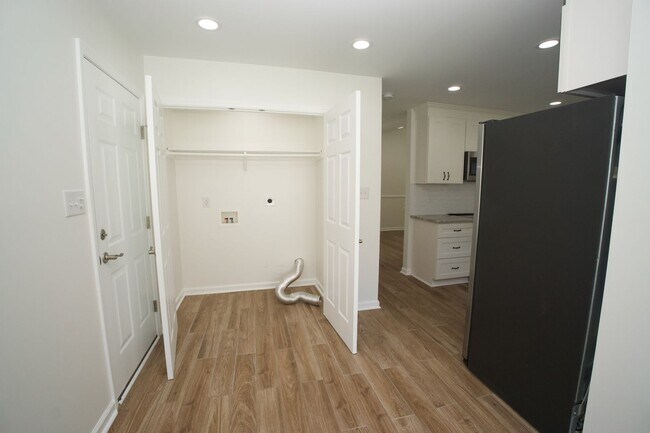 Building Photo - 210 Hayden Pl