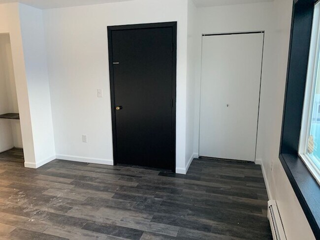 Building Photo - 4770 Glasgow Dr