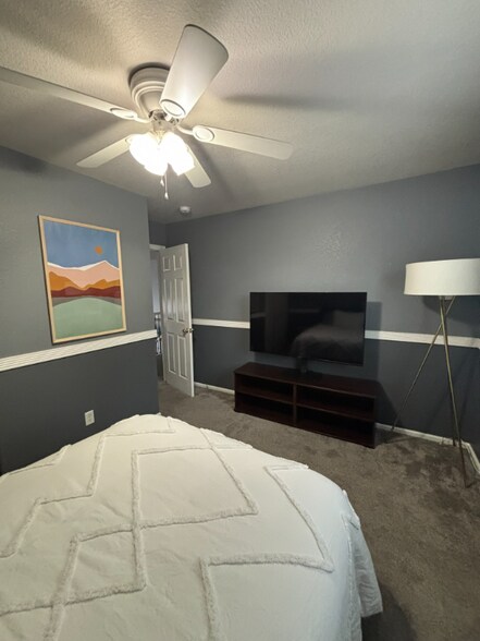 Building Photo - 10144 Madison St