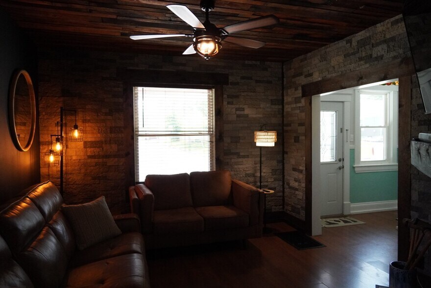 Building Photo - 320 Cedar Dr