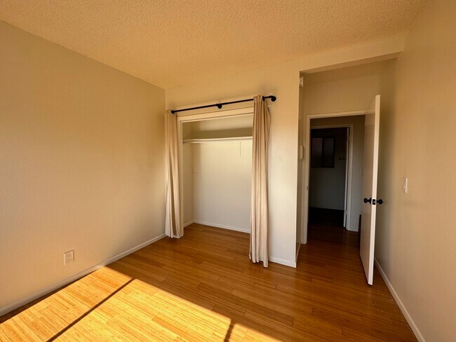 Building Photo - 228 20th Pl