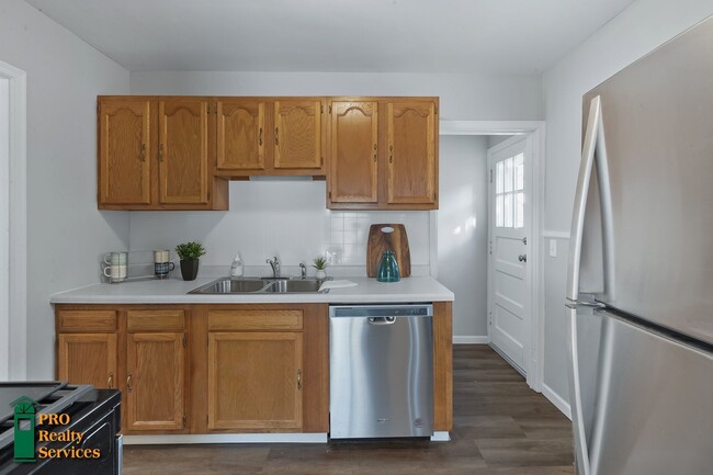 Building Photo - 3 Bedroom Home in Robbinsdale