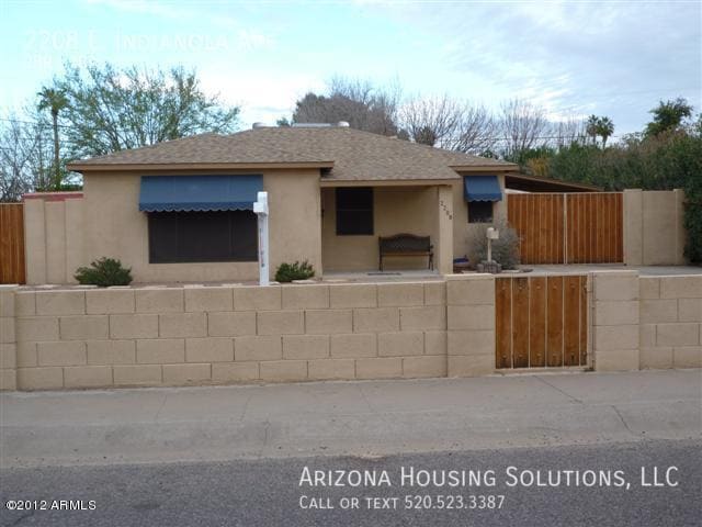 Building Photo - 2208 E Indianola Ave