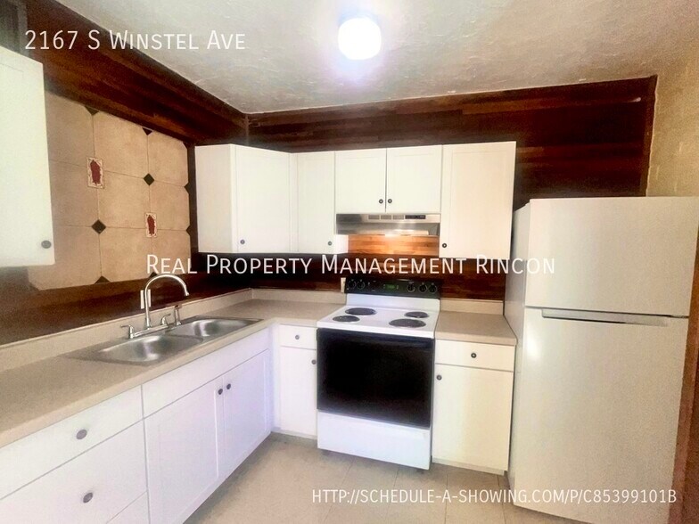 Building Photo - 2167 S Winstel Ave
