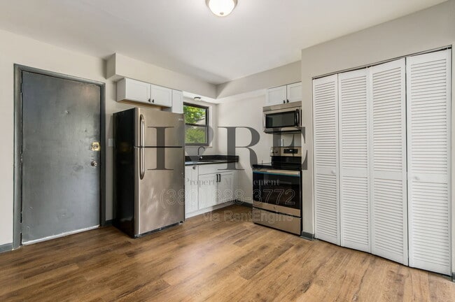 Building Photo - 85 Stevens Ave