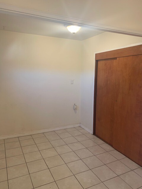 Building Photo - Quaint & Cozy Home