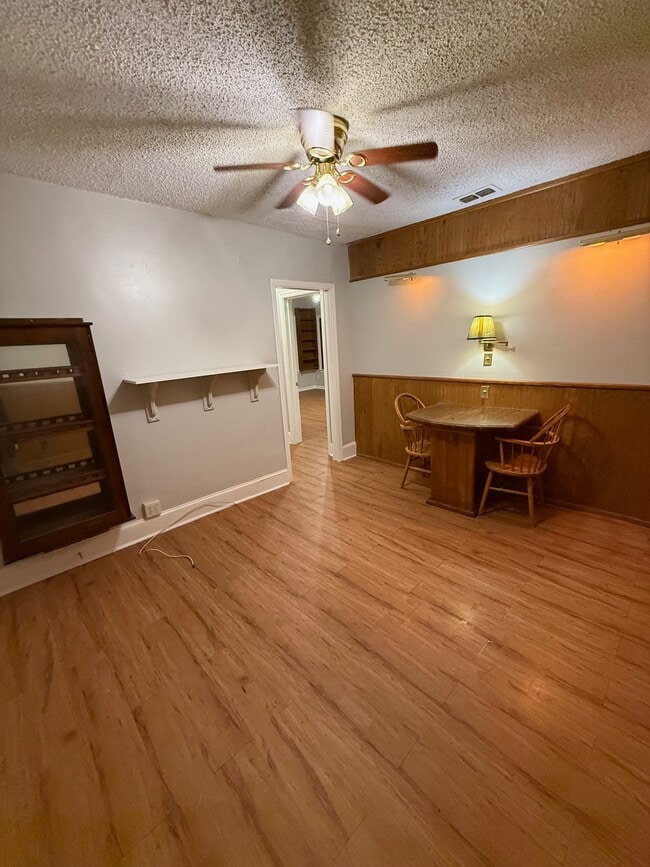 Building Photo - 3914 Herschel St