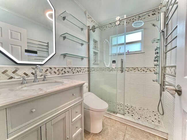 Building Photo - Two bedroom two bath Canal front rental ho...