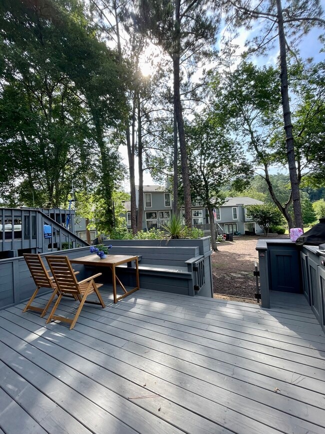 Building Photo - 1028 Riverbend Club Dr SE