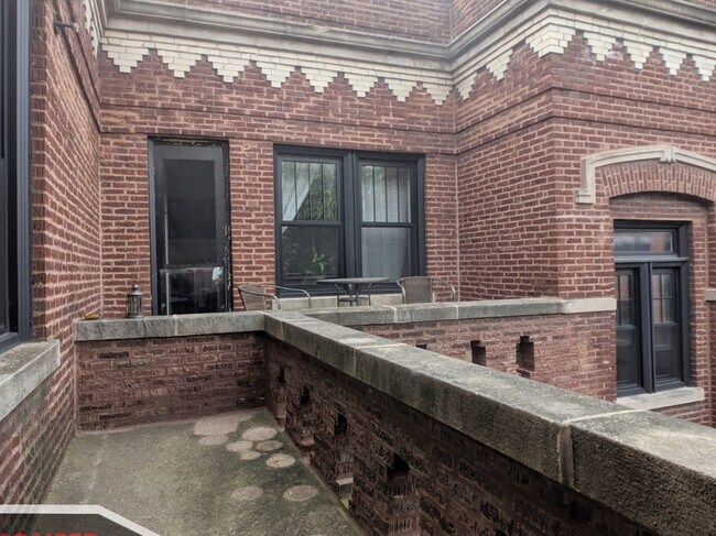 Building Photo - 2524 N Kedzie Blvd