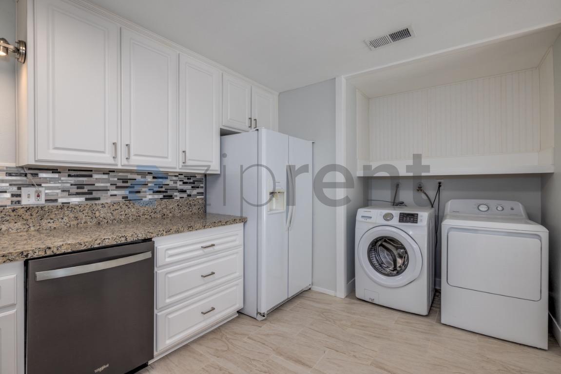 Building Photo - Unit