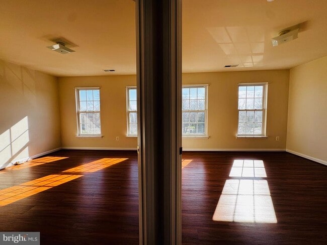 Building Photo - 43776 Smith Ferry Square