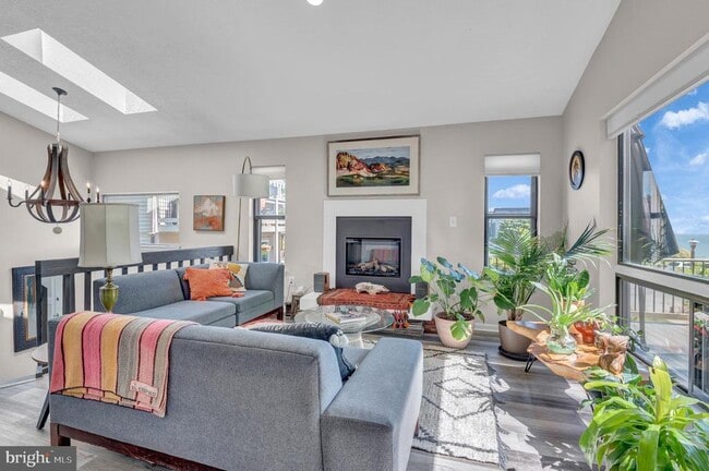 Building Photo - 4013 Carousel Way