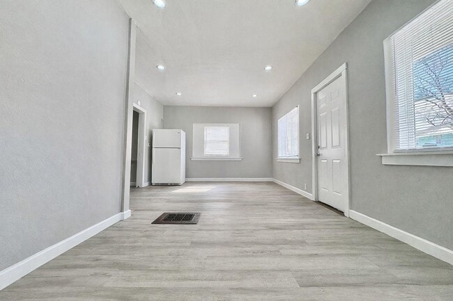 Building Photo - 1052 O'Brien