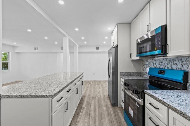 Building Photo - 1435 Eden Dr